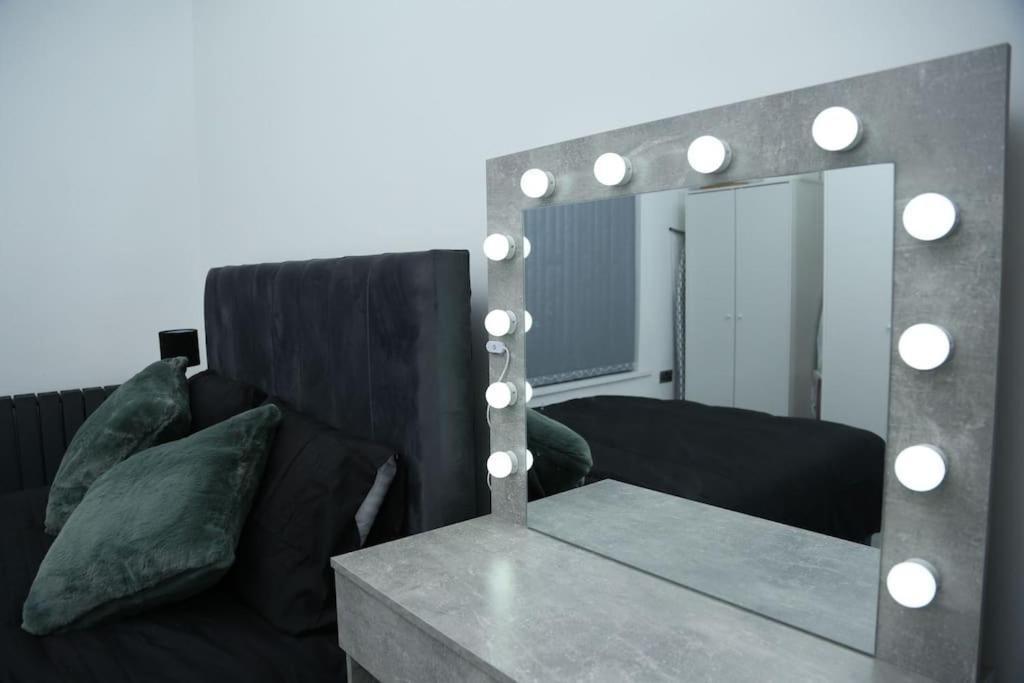 Full, Modern Family House In Salford Holiday home Manchester